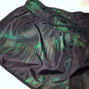 ☀️Black Palm Pattern Shorts!